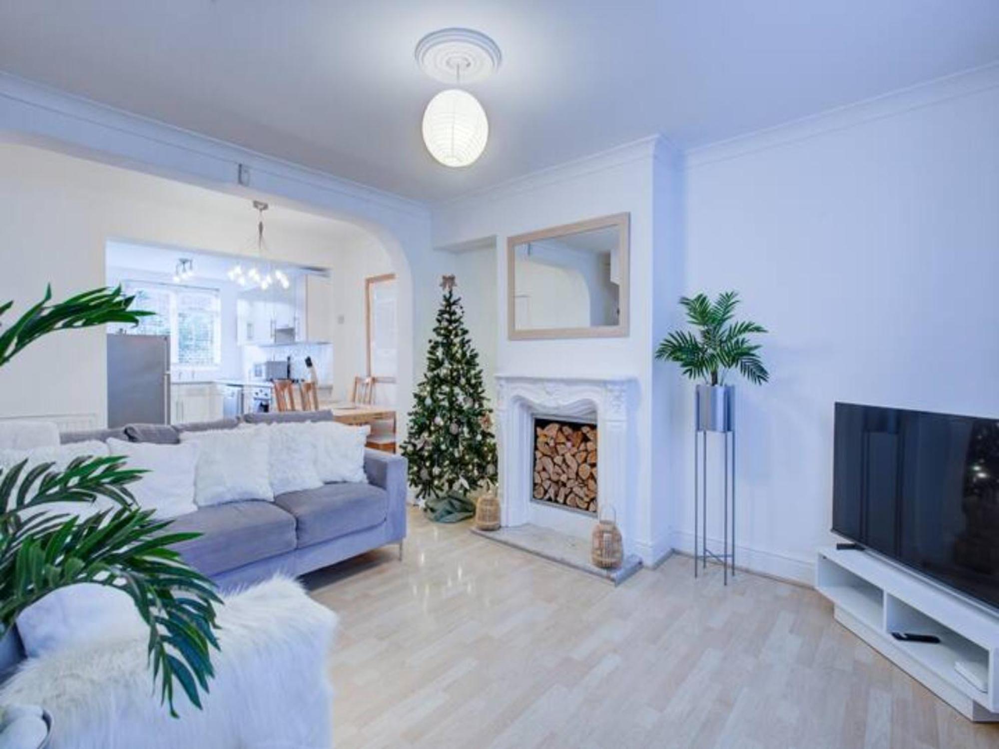 Pass The Keys Charming 2 Bedroom House Good Transport And Parking Londra