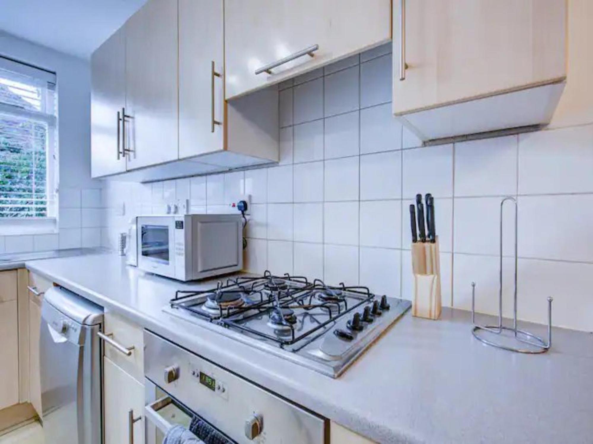 Pass The Keys Charming 2 Bedroom House Good Transport And Parking Case de vacanță *