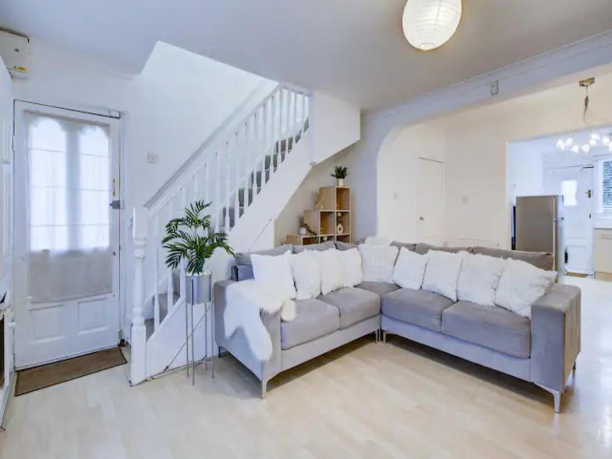 Pass The Keys Charming 2 Bedroom House Good Transport And Parking Case de vacanță